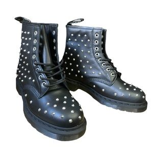 NEW Dr. Martens 1460 Stud Wanama Leather Lace Up Combat Boots Size M 8 / W 9